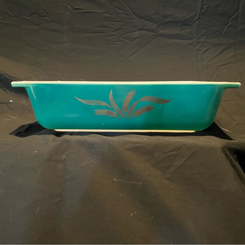 Pyrex rare green wheat promotional space saver casserole